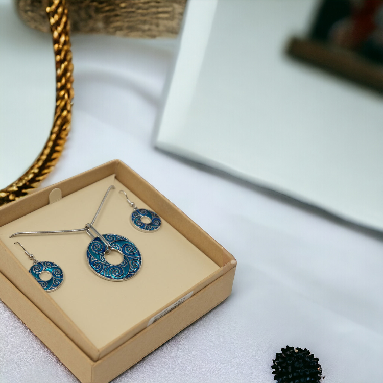 Kiwicraft Disc with Koru Rhodium Pendant Set