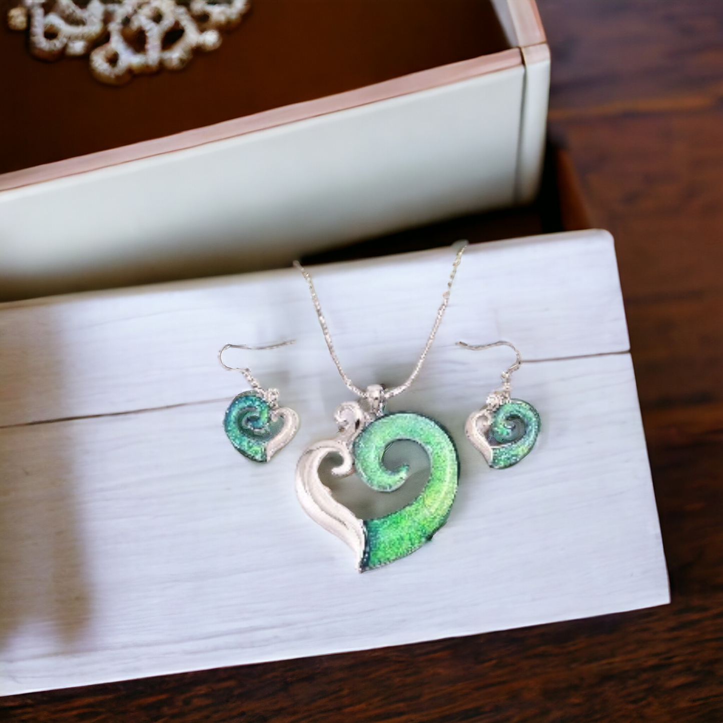 Kiwicraft Resin Koru Heart Pendant Set