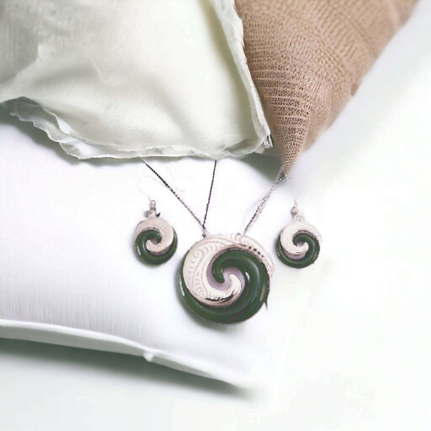 Kiwicraft Koru Laser Rhodium Pendant Set