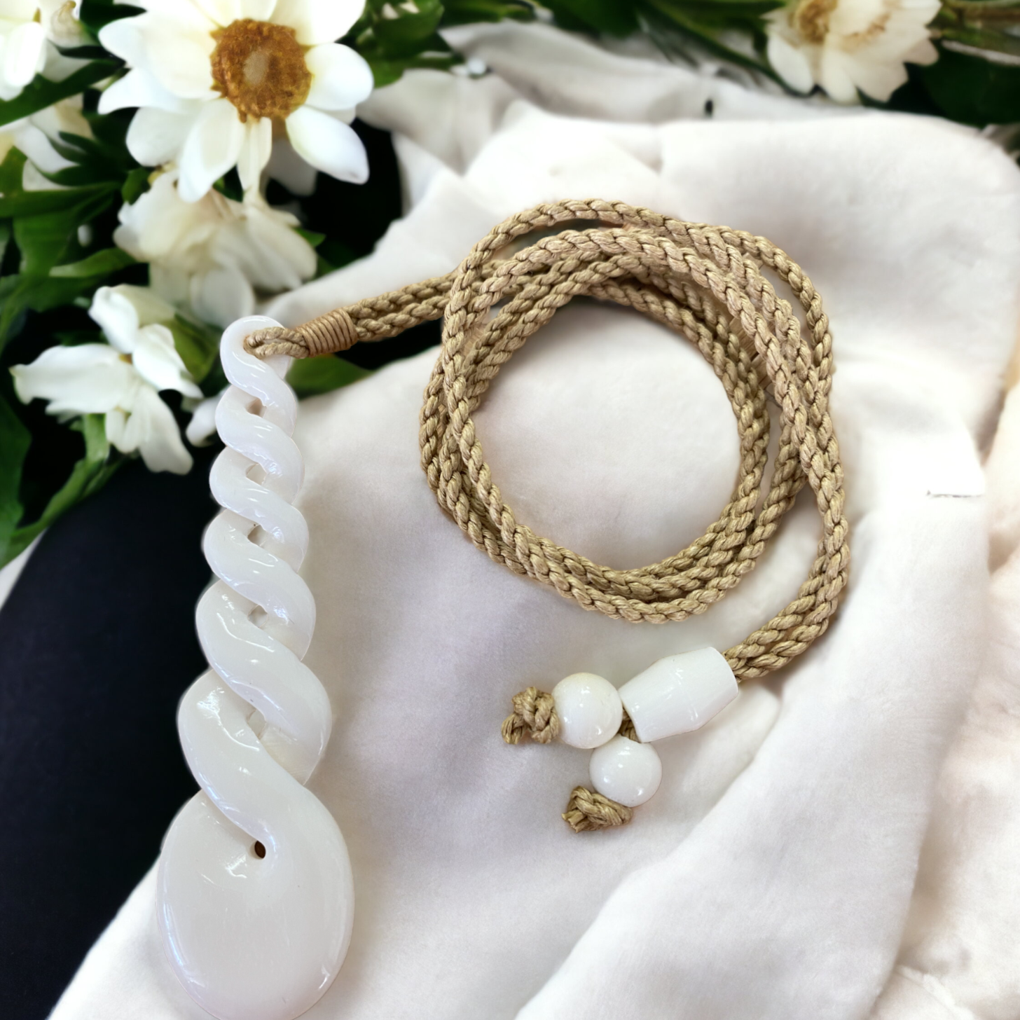 Bone Pikorua Twist Pendan