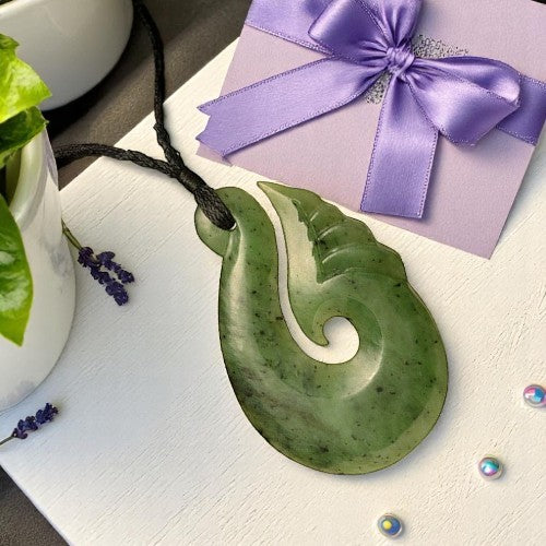 Hand carved NZ genuine greenstone pounamu pendant Hei Matau Hook