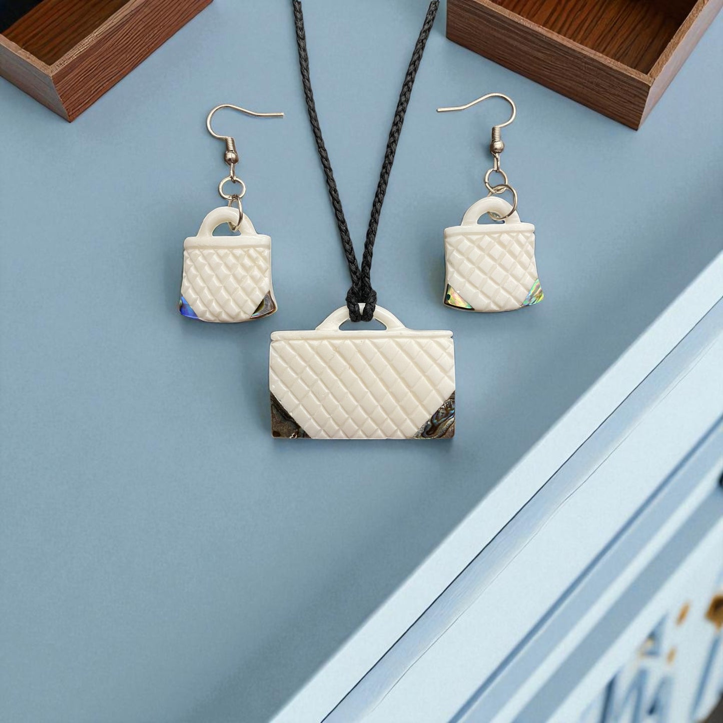 NZ Bone Kete with Paua Shell Pendant & Earrings Set