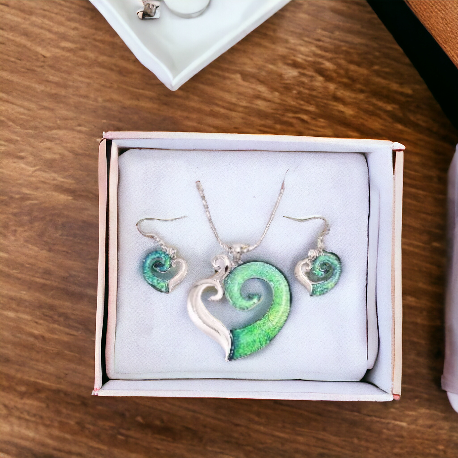 Kiwicraft Resin Koru Heart Pendant Set