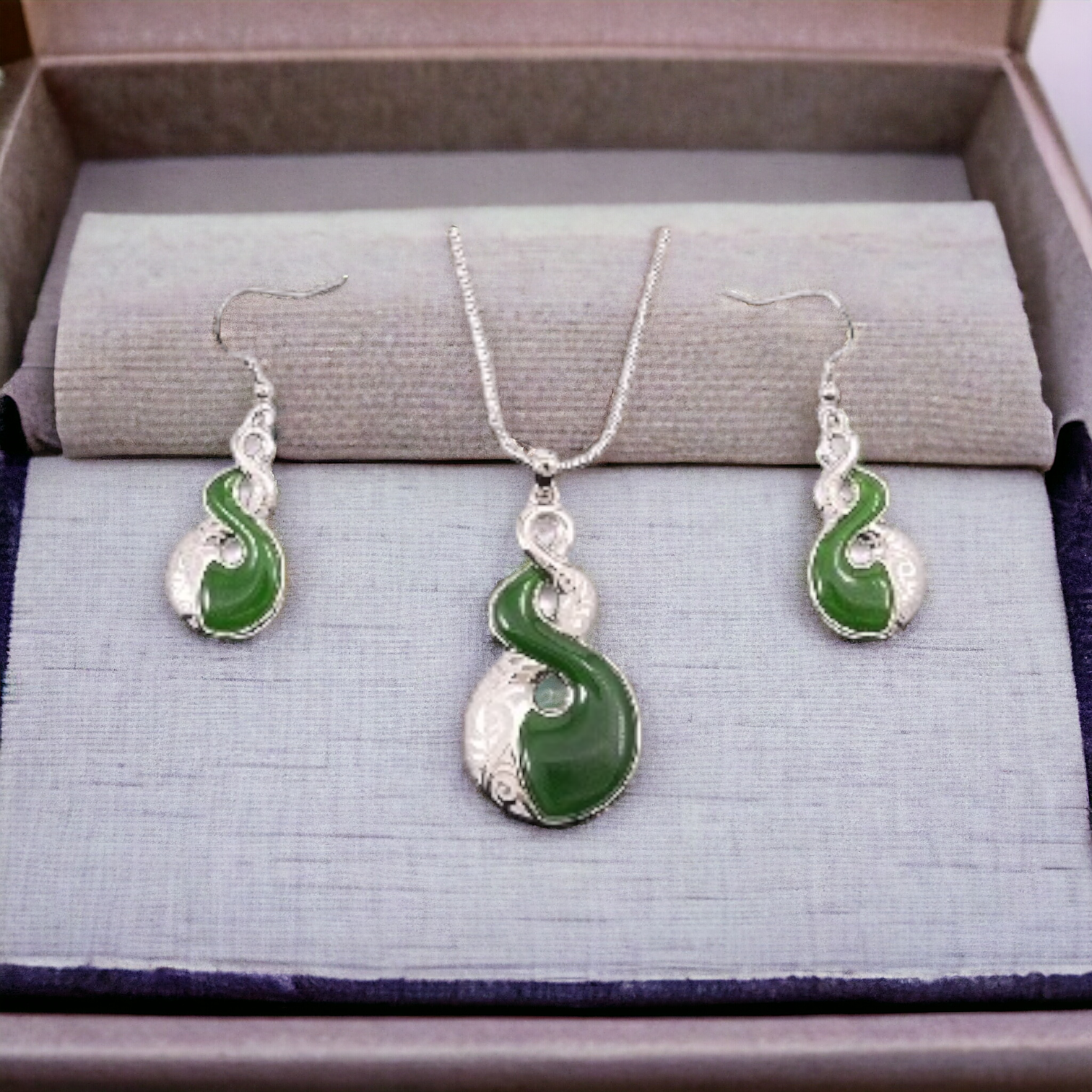 Kiwicraft Jade Pikorua Pendant Set